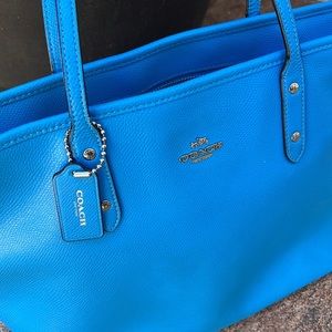 Coach turquoise handbag 10x16 with shoulder straps with zip top